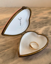 Load image into Gallery viewer, Pink Heart Locket Box