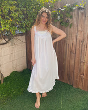 Load image into Gallery viewer, Barefoot Frolic