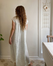 Load image into Gallery viewer, Oscar de la Renta Nightgown