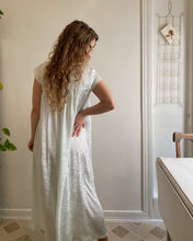 Load image into Gallery viewer, Oscar de la Renta Nightgown