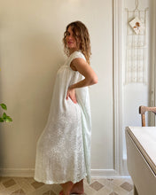 Load image into Gallery viewer, Oscar de la Renta Nightgown