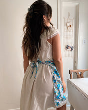Load image into Gallery viewer, Floral Half Apron