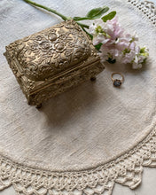Load image into Gallery viewer, Velvet Jewelry Box