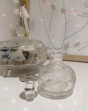 Load image into Gallery viewer, Etched Flower Perfume Bottle
