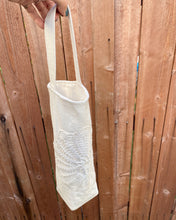 Load image into Gallery viewer, White Doily Wine Tote
