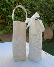 Load image into Gallery viewer, Doily Burst Wine Tote