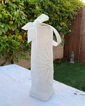 Load image into Gallery viewer, White Doily Wine Tote