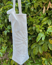 Load image into Gallery viewer, White Doily Wine Tote