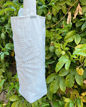 Load image into Gallery viewer, White Doily Wine Tote