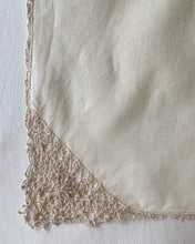 Load image into Gallery viewer, Tan Daisy Napkins