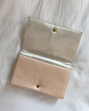 Load image into Gallery viewer, Beaded Bow Clutch