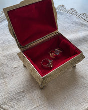 Load image into Gallery viewer, Velvet Jewelry Box