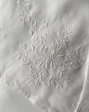 Load image into Gallery viewer, Sheer Flower Napkins