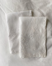 Load image into Gallery viewer, Sheer Flower Napkins