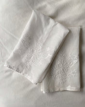 Load image into Gallery viewer, Sheer Flower Napkins