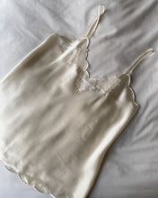 Load image into Gallery viewer, White Flower Tank