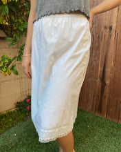 Load image into Gallery viewer, Bow Embroidered Skirt