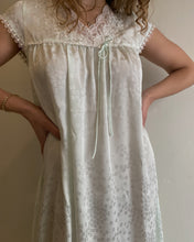 Load image into Gallery viewer, Oscar de la Renta Nightgown