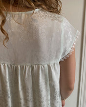 Load image into Gallery viewer, Oscar de la Renta Nightgown