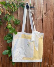 Load image into Gallery viewer, Yellow Daisy Market Bag