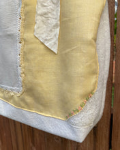 Load image into Gallery viewer, Yellow Daisy Market Bag