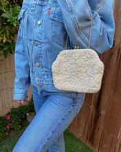 Load image into Gallery viewer, Daisy Purse