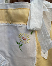 Load image into Gallery viewer, Yellow Daisy Market Bag