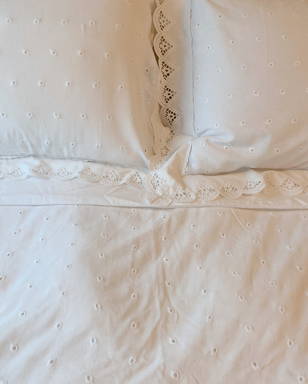 Eyelet Queen Bedding