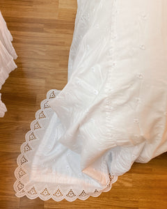 Eyelet Queen Bedding