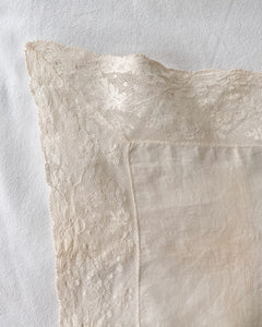 Cream Lace Hanky