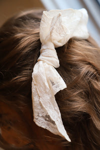 Cream Lace Hanky