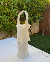 Load image into Gallery viewer, White Doily Wine Tote
