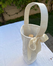 Load image into Gallery viewer, White Doily Wine Tote
