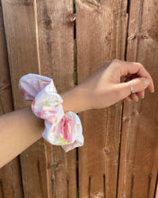 Load image into Gallery viewer, Scrunchie - Pink Sugar
