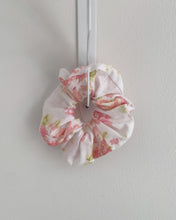 Load image into Gallery viewer, Scrunchie - Pink Sugar
