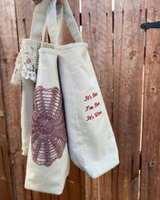 Load image into Gallery viewer, Daisy Lace Wine Tote
