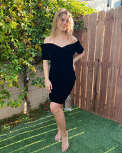 Load image into Gallery viewer, Black Velvet Sweetheart Dress
