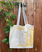 Load image into Gallery viewer, Yellow Daisy Market Bag

