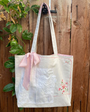 Load image into Gallery viewer, Flowers &amp; Hearts Market Bag
